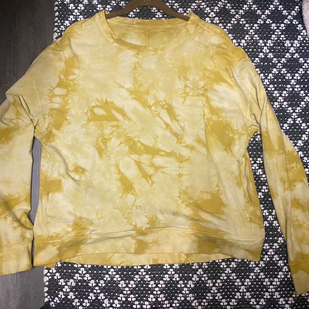 Women’s sweatshirt. Size Large color yellow/white